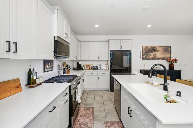 773 Robert Avenue, Madera, CA 93636