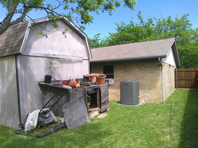 509 W Springdale Lane, Grand Prairie, TX 75052