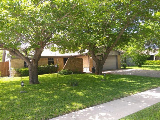 509 W Springdale Lane, Grand Prairie, TX 75052