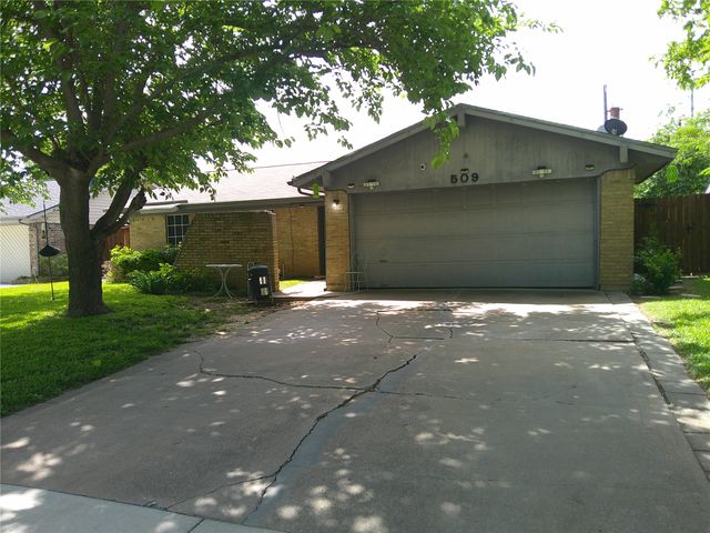 509 W Springdale Lane, Grand Prairie, TX 75052