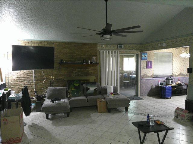 509 W Springdale Lane, Grand Prairie, TX 75052