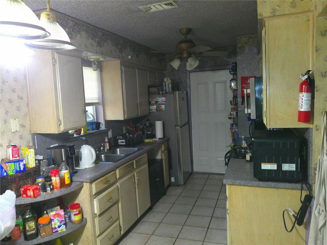 509 W Springdale Lane, Grand Prairie, TX 75052