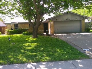 509 W Springdale Lane, Grand Prairie, TX 75052