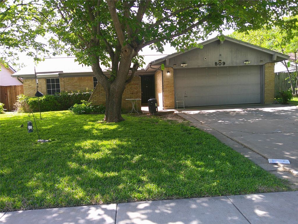 509 W Springdale Lane, Grand Prairie, TX 75052