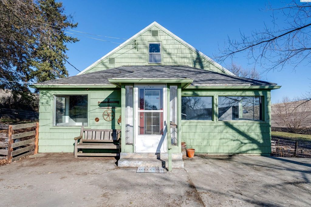 952 Carothers Rd, Pullman, WA 99163