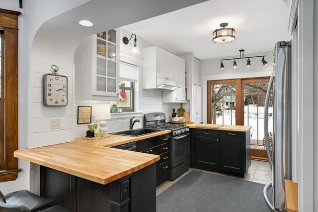 1666 Hubbard Avenue, Saint Paul, MN 55104