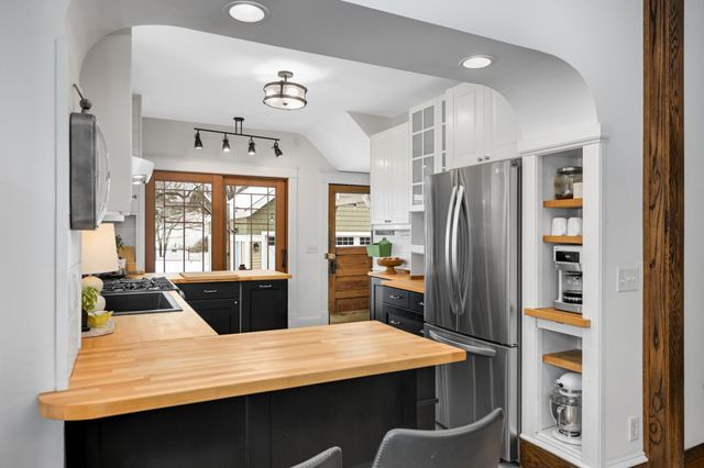 1666 Hubbard Avenue, Saint Paul, MN 55104