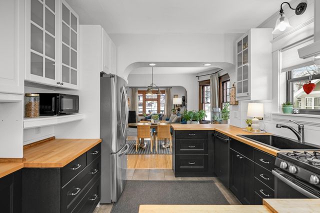 1666 Hubbard Avenue, Saint Paul, MN 55104