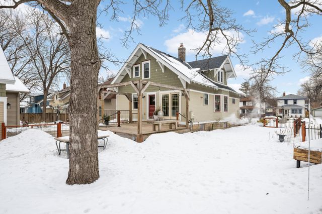 1666 Hubbard Avenue, Saint Paul, MN 55104