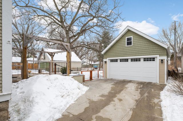 1666 Hubbard Avenue, Saint Paul, MN 55104