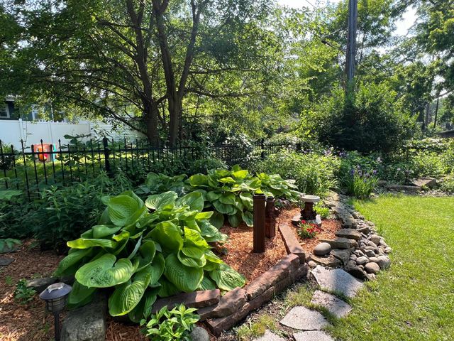 1666 Hubbard Avenue, Saint Paul, MN 55104