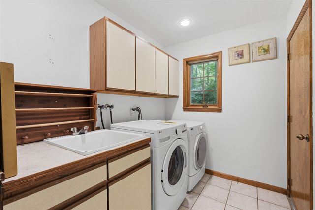 2 CAROL RD, Kinnelon Borough, NJ 07340