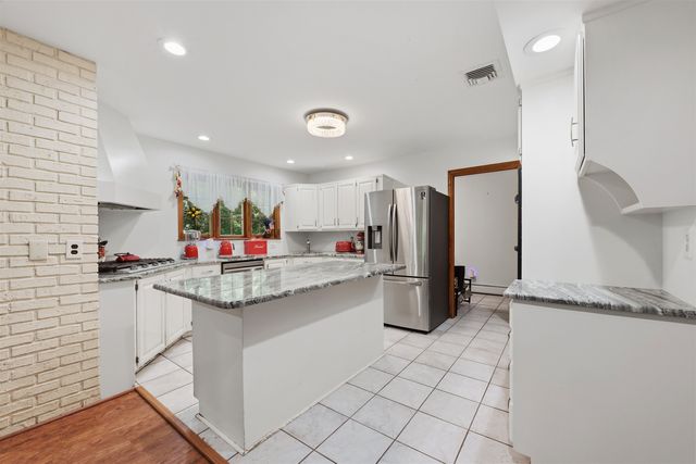 2 CAROL RD, Kinnelon Borough, NJ 07340