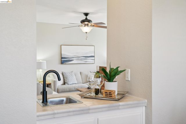 211 Meadowlark Way, Hercules, CA 94547