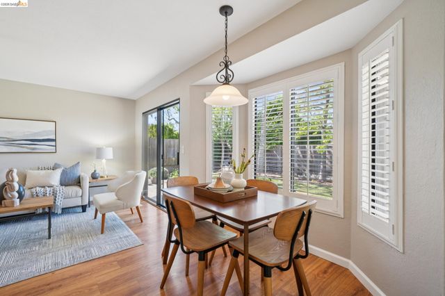 211 Meadowlark Way, Hercules, CA 94547