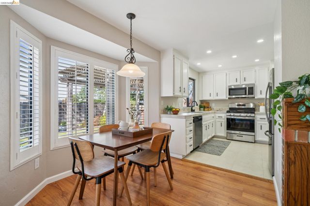 211 Meadowlark Way, Hercules, CA 94547