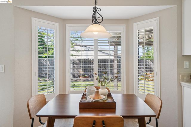 211 Meadowlark Way, Hercules, CA 94547