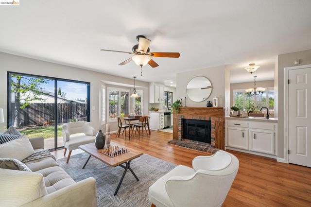 211 Meadowlark Way, Hercules, CA 94547