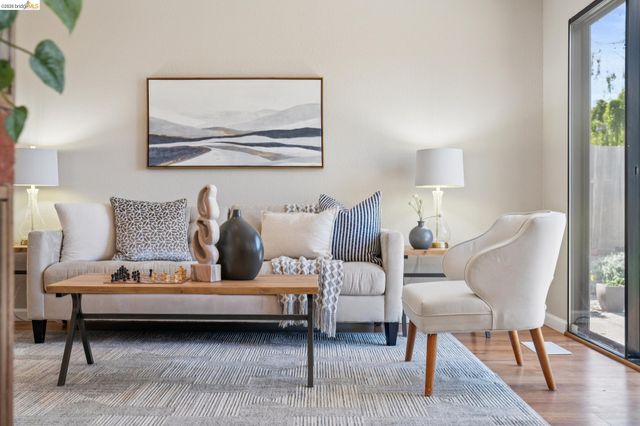 211 Meadowlark Way, Hercules, CA 94547