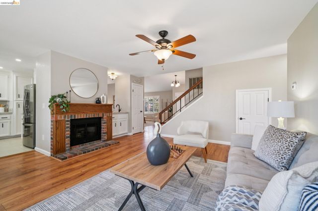 211 Meadowlark Way, Hercules, CA 94547