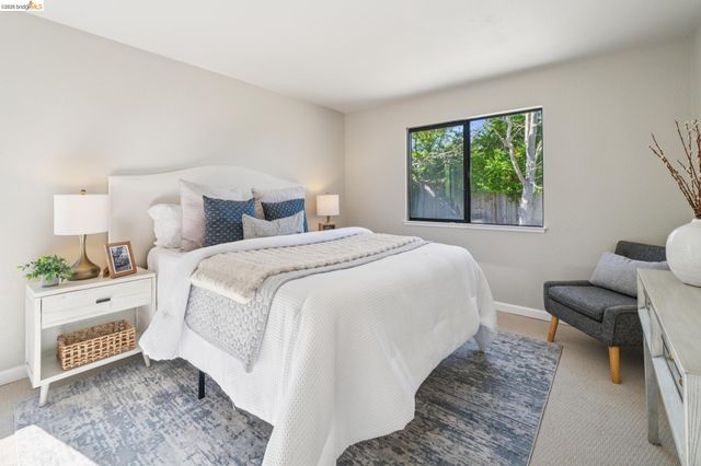 211 Meadowlark Way, Hercules, CA 94547