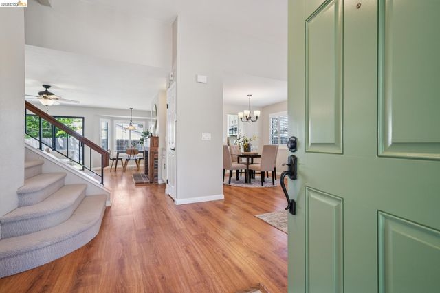 211 Meadowlark Way, Hercules, CA 94547