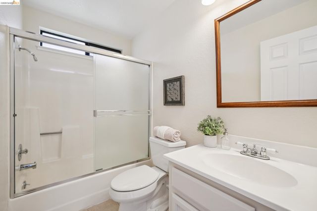 211 Meadowlark Way, Hercules, CA 94547