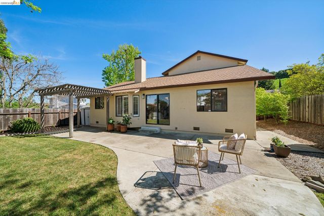 211 Meadowlark Way, Hercules, CA 94547