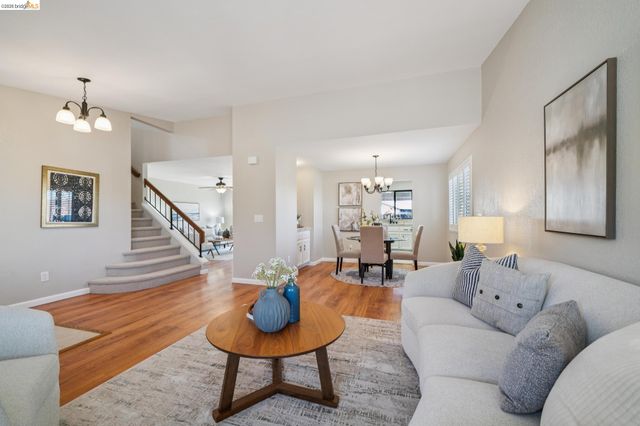 211 Meadowlark Way, Hercules, CA 94547