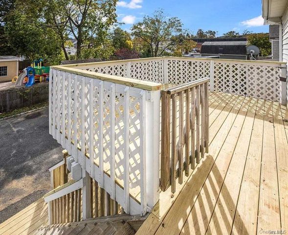 75 Maxwell Avenue B, Oyster Bay, NY 11771