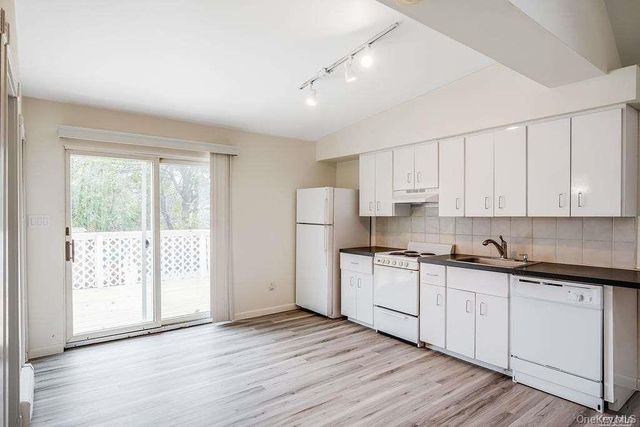 75 Maxwell Avenue B, Oyster Bay, NY 11771