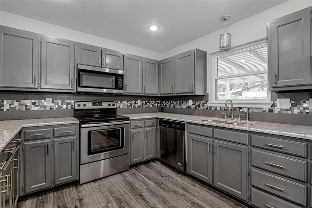 502 Circleview Drive, Mansfield, TX 76063