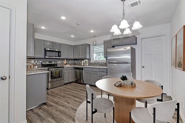 502 Circleview Drive, Mansfield, TX 76063
