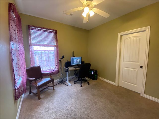 656 Foothills Drive, Fayetteville, AR 72701