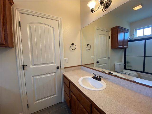 656 Foothills Drive, Fayetteville, AR 72701