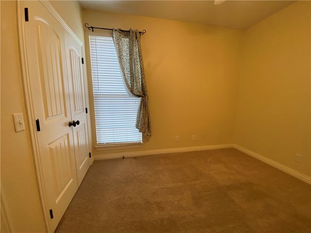 656 Foothills Drive, Fayetteville, AR 72701