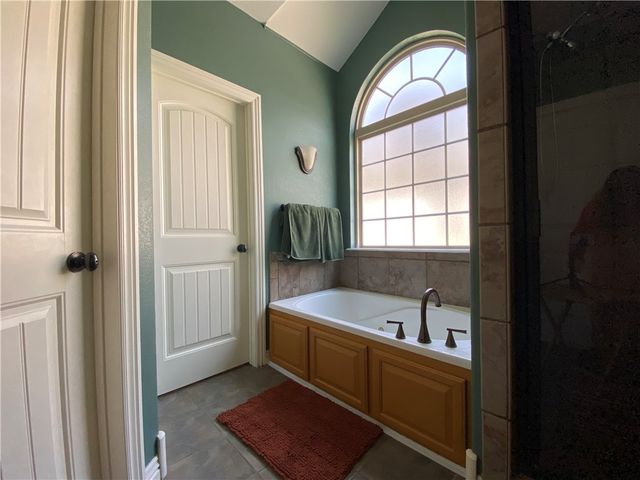 656 Foothills Drive, Fayetteville, AR 72701