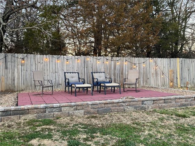 656 Foothills Drive, Fayetteville, AR 72701