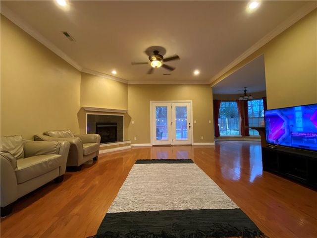 656 Foothills Drive, Fayetteville, AR 72701