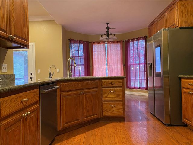 656 Foothills Drive, Fayetteville, AR 72701