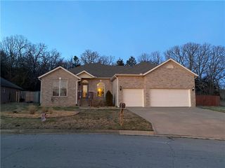 656 Foothills Drive, Fayetteville, AR 72701
