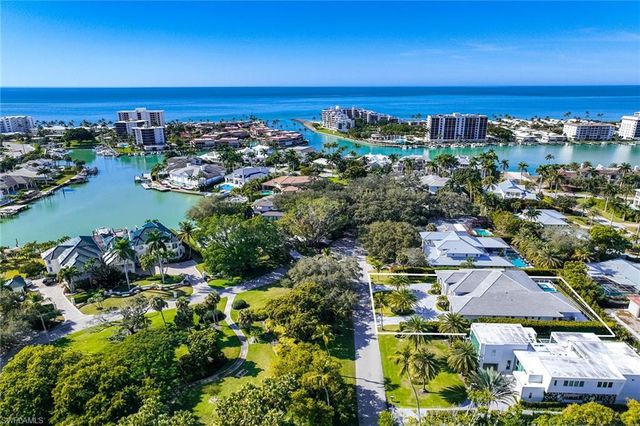 375 Bow Line DR, Naples, FL 34103