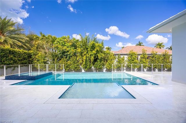 375 Bow Line DR, Naples, FL 34103