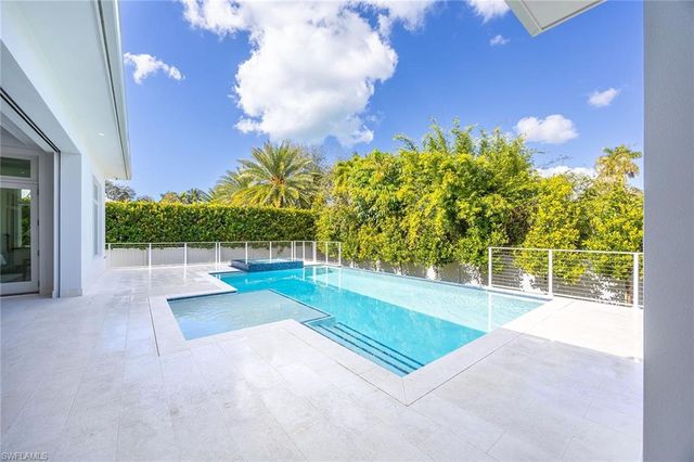 375 Bow Line DR, Naples, FL 34103