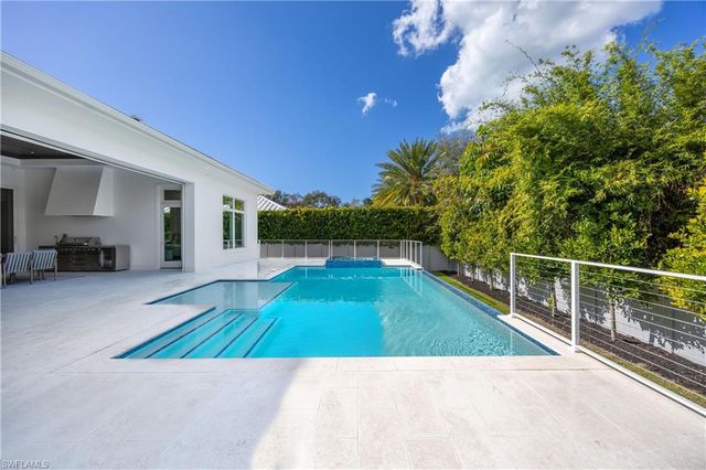 375 Bow Line DR, Naples, FL 34103