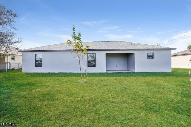911 NE 9th ST, Cape Coral, FL 33909