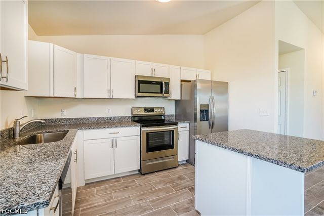 911 NE 9th ST, Cape Coral, FL 33909