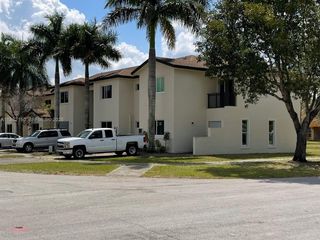689 NW 6th St 689, Florida City, FL 33034