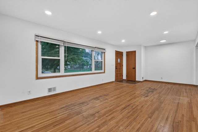 6231 France Avenue N, Brooklyn Center, MN 55429