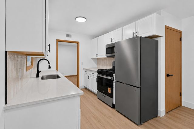 6231 France Avenue N, Brooklyn Center, MN 55429